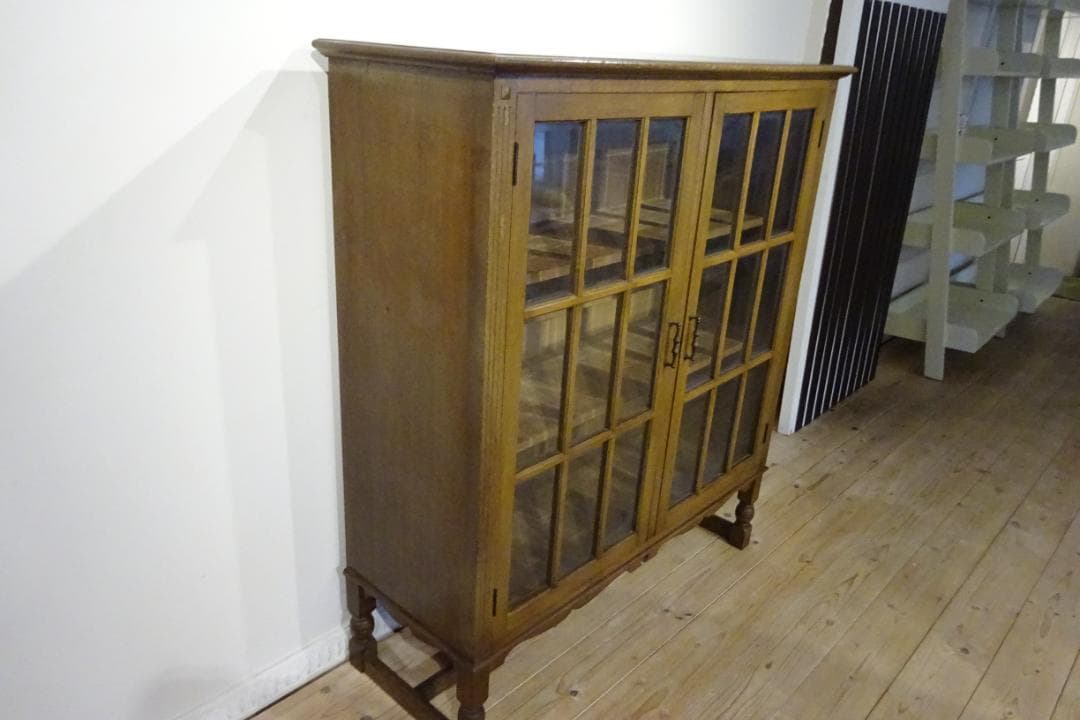 神戸洋家具　キャビネット　飾り棚　ヴィンテージ　オーク材