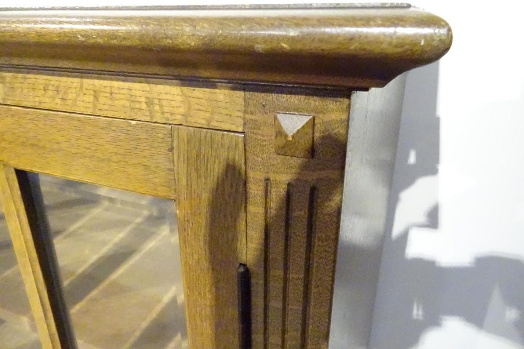 神戸洋家具　キャビネット　飾り棚　ヴィンテージ　オーク材