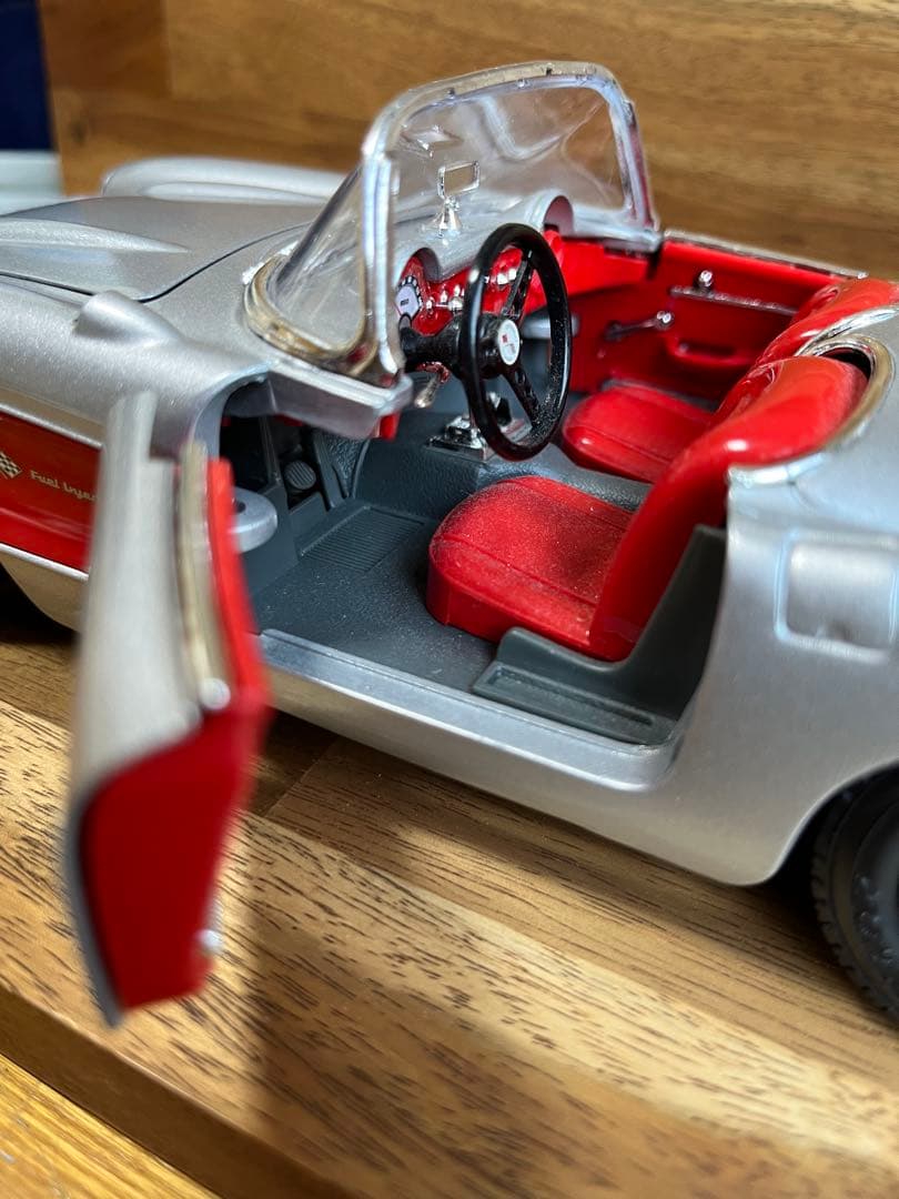 シボレーコルベット オープンカー シルバー/レッド