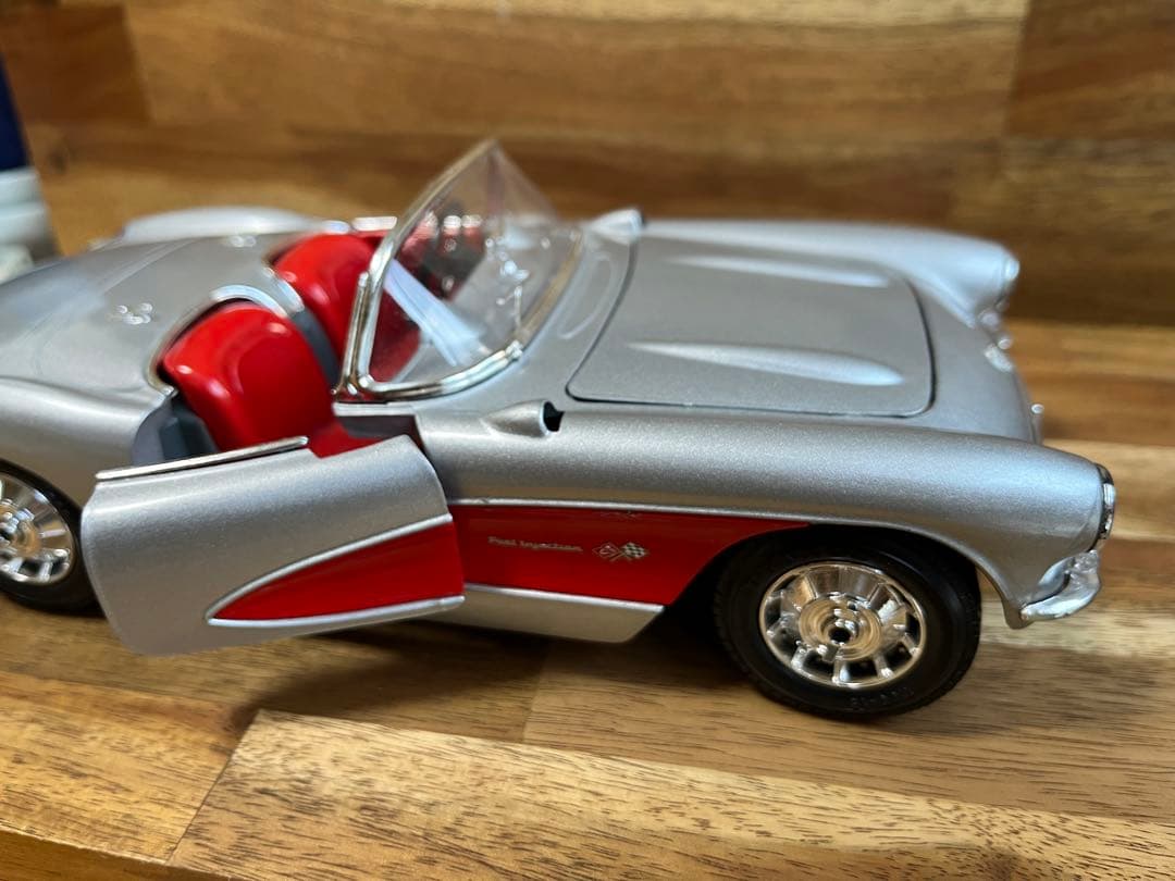 シボレーコルベット オープンカー シルバー/レッド