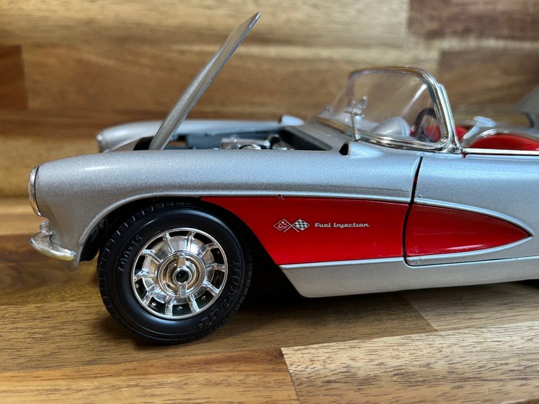 シボレーコルベット オープンカー シルバー/レッド