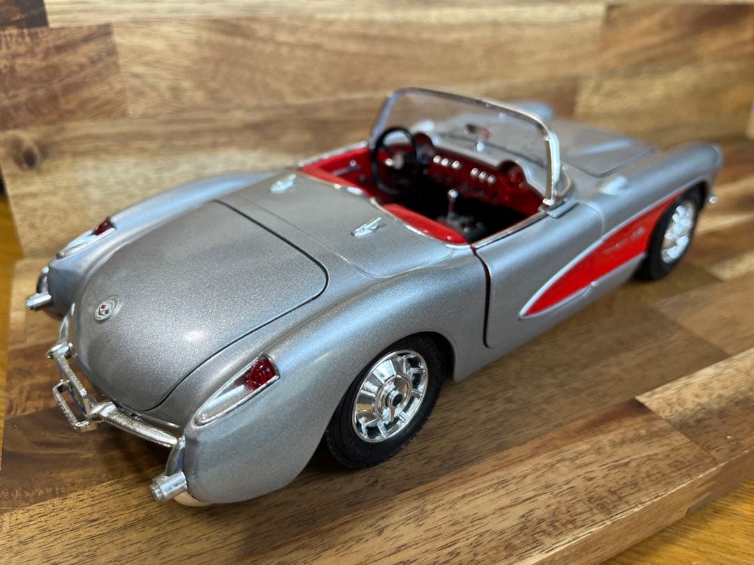 シボレーコルベット オープンカー シルバー/レッド