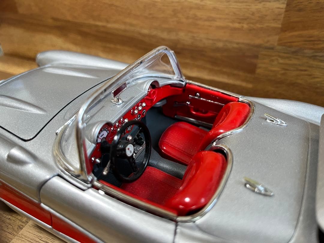 シボレーコルベット オープンカー シルバー/レッド