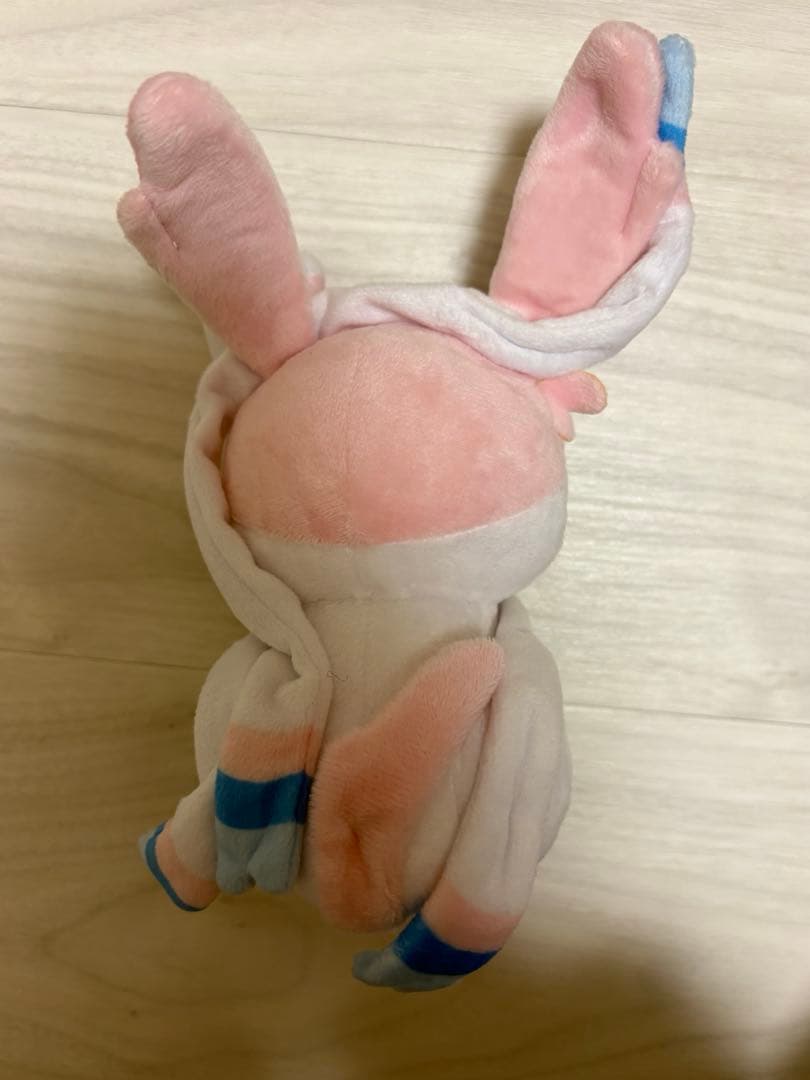 ポケモン　へんしん!メタモンぬいぐるみ　ニンフィア