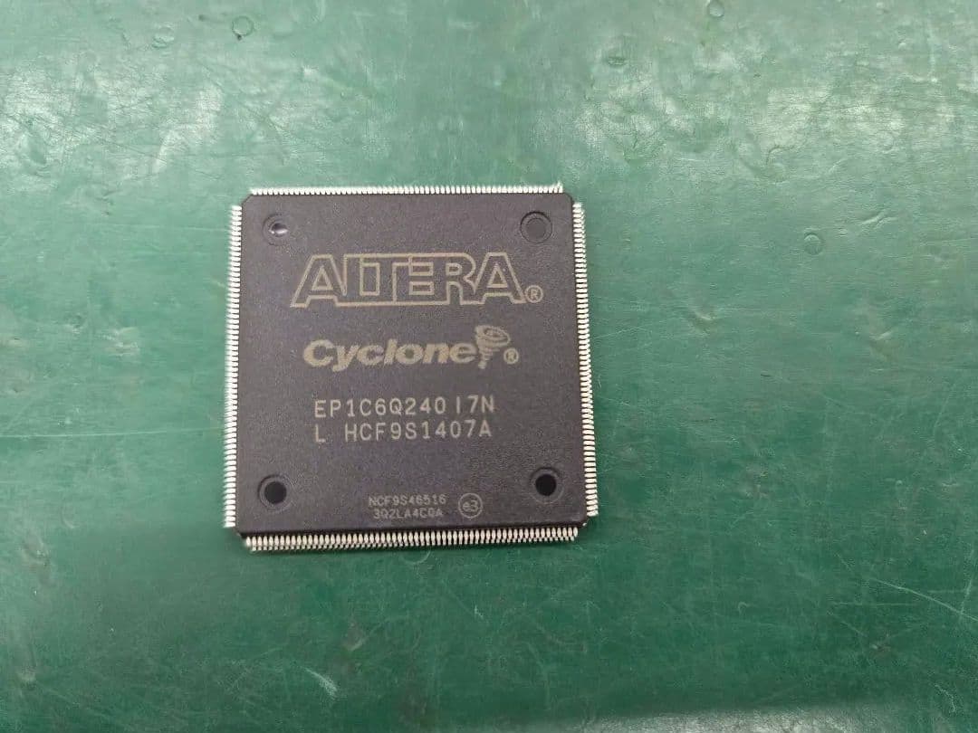 Altera FPGA Cyclone EP1C6Q240I7N 33個　未使用