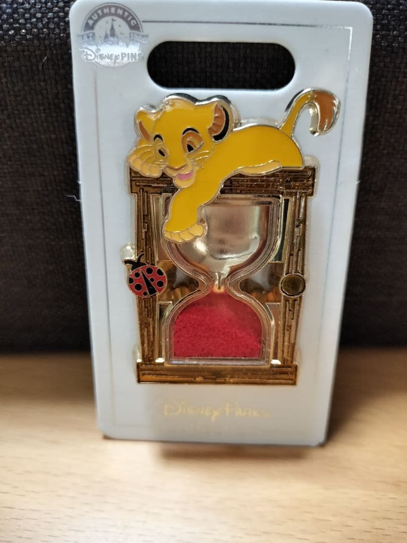 M*i様 上海ディズニーランド　ライオンキング　シンバ　砂時計　ピンバッジ　ピン