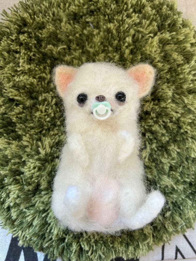 alice... 羊毛フェルトハンドメイド　ベビーカーおしゃぶりホワイトチワワ