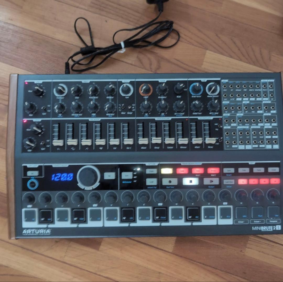 鍵盤楽器 ARTURIA minibrute 2s