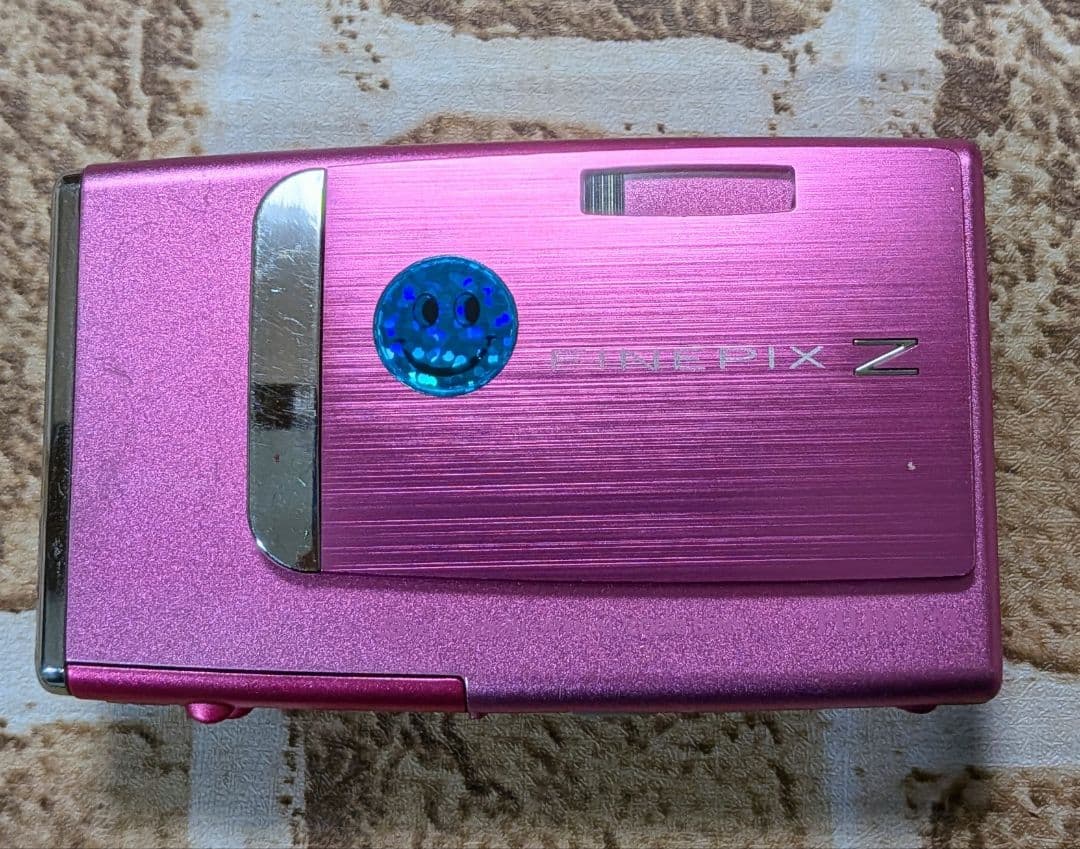 古いデジカメです　FUJIFILM FINEPIX Z10fd ピンク
