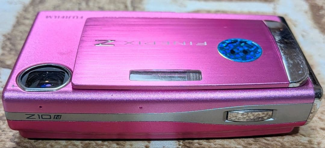 古いデジカメです　FUJIFILM FINEPIX Z10fd ピンク
