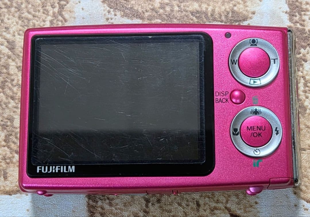 古いデジカメです　FUJIFILM FINEPIX Z10fd ピンク