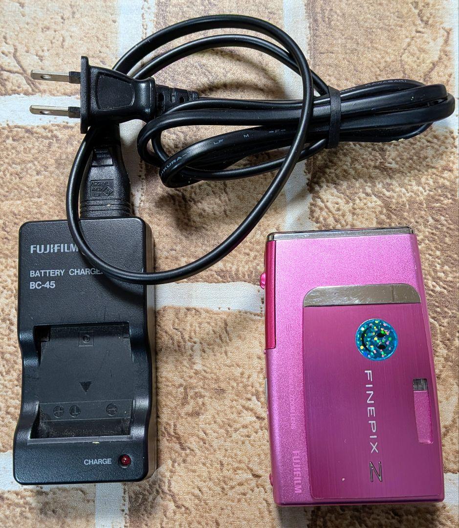 古いデジカメです　FUJIFILM FINEPIX Z10fd ピンク