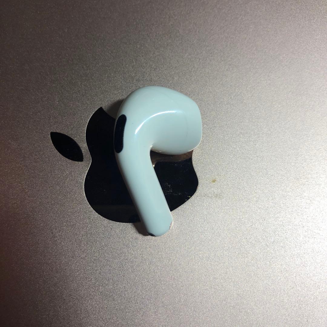 Apple AirPods 第4世代　A3050 3053 右耳　右　右側　右