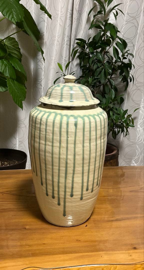 小鹿田焼　蓋付き　壺　流し掛け