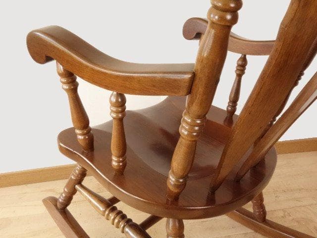 木製　ロッキングチェアー　彫刻入　再塗装済　ＵＳＥＤ