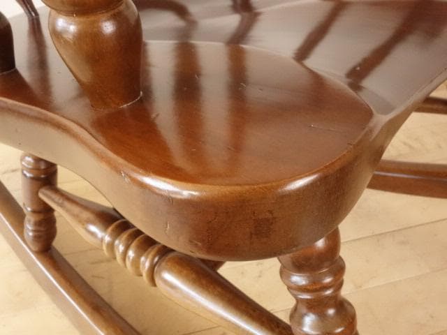 木製　ロッキングチェアー　彫刻入　再塗装済　ＵＳＥＤ