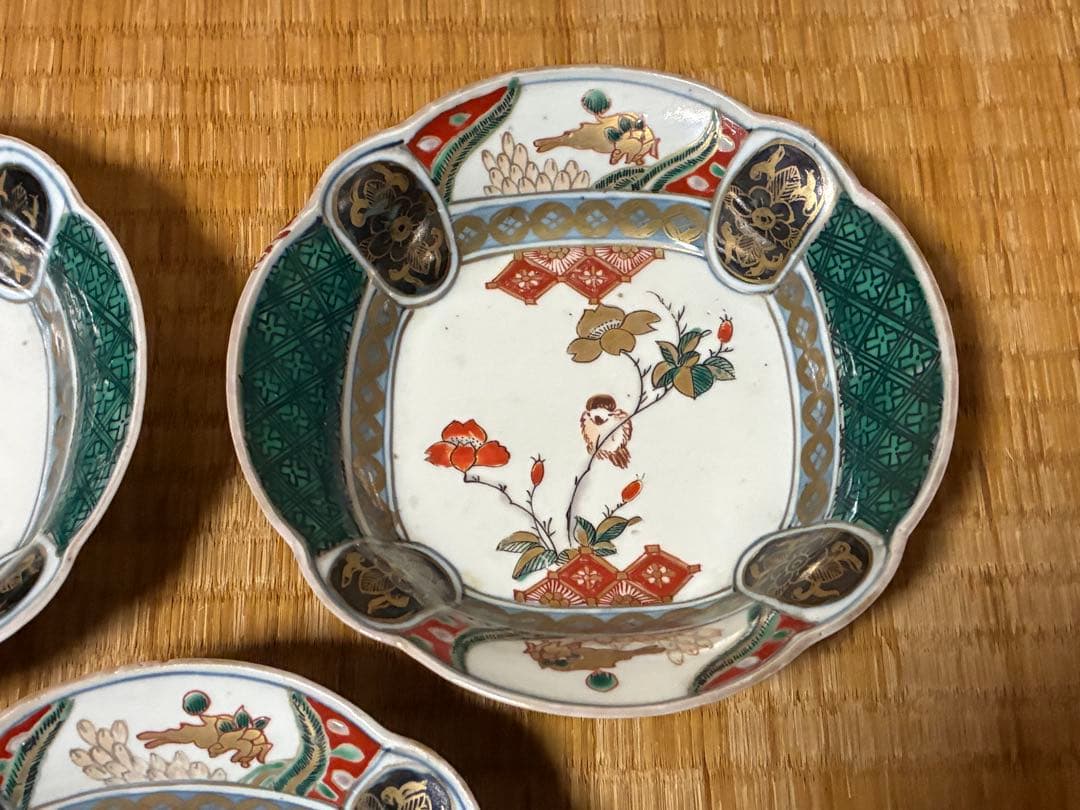 古伊万里 金彩 色絵 花と鳥の絵柄 変形皿 三枚 まとめて 時代物