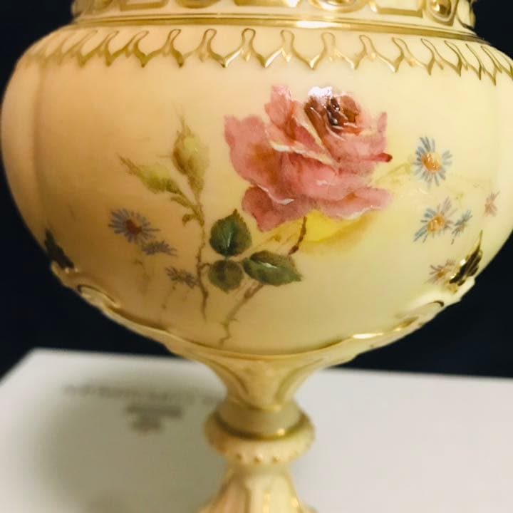 ロイヤルウースター  ブラッシュアイボリー　ポプリポット