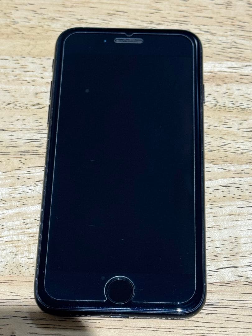 Apple iPhone 7 ブラック　本体　32GB