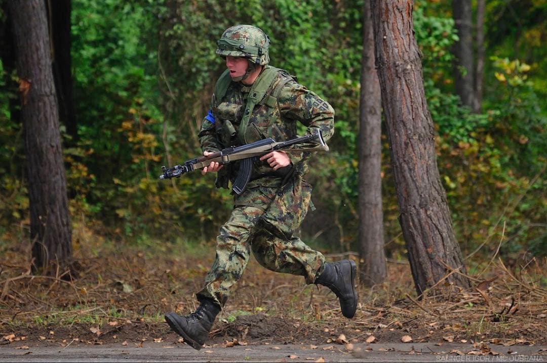 セルビア軍 現行 M10迷彩　ベスト