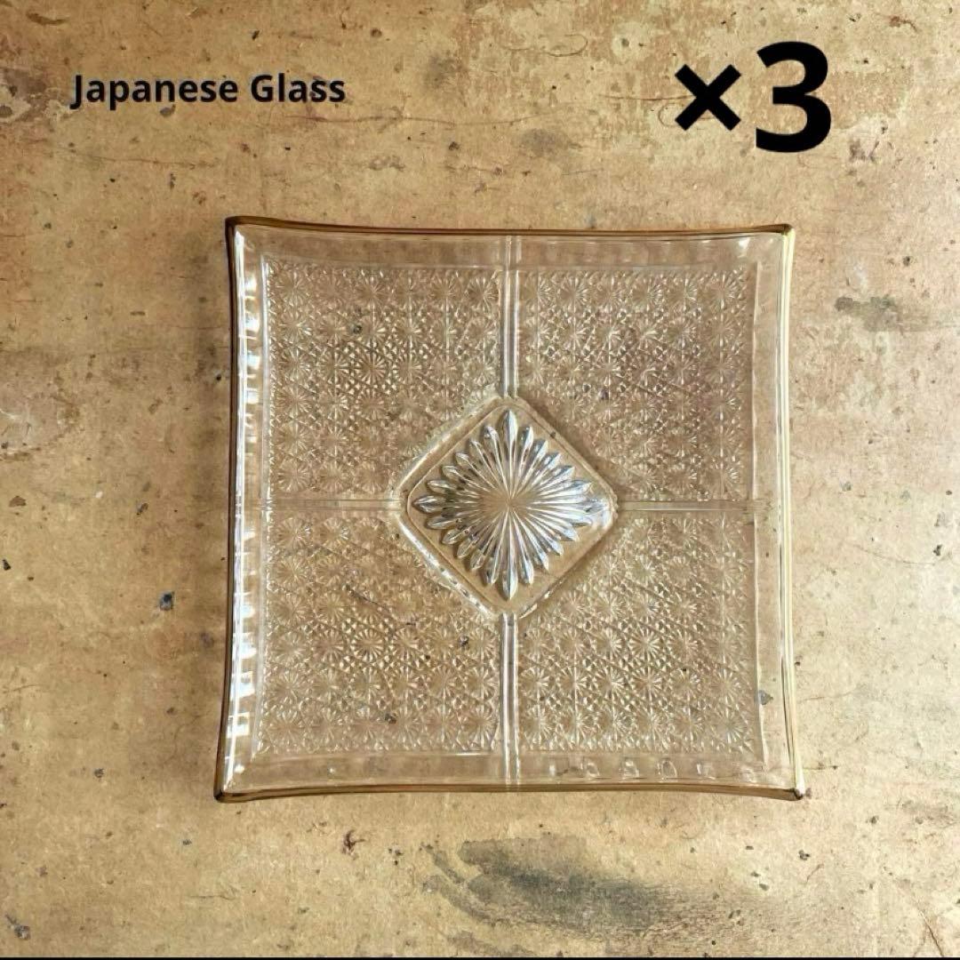 mページです。画像のお皿3枚