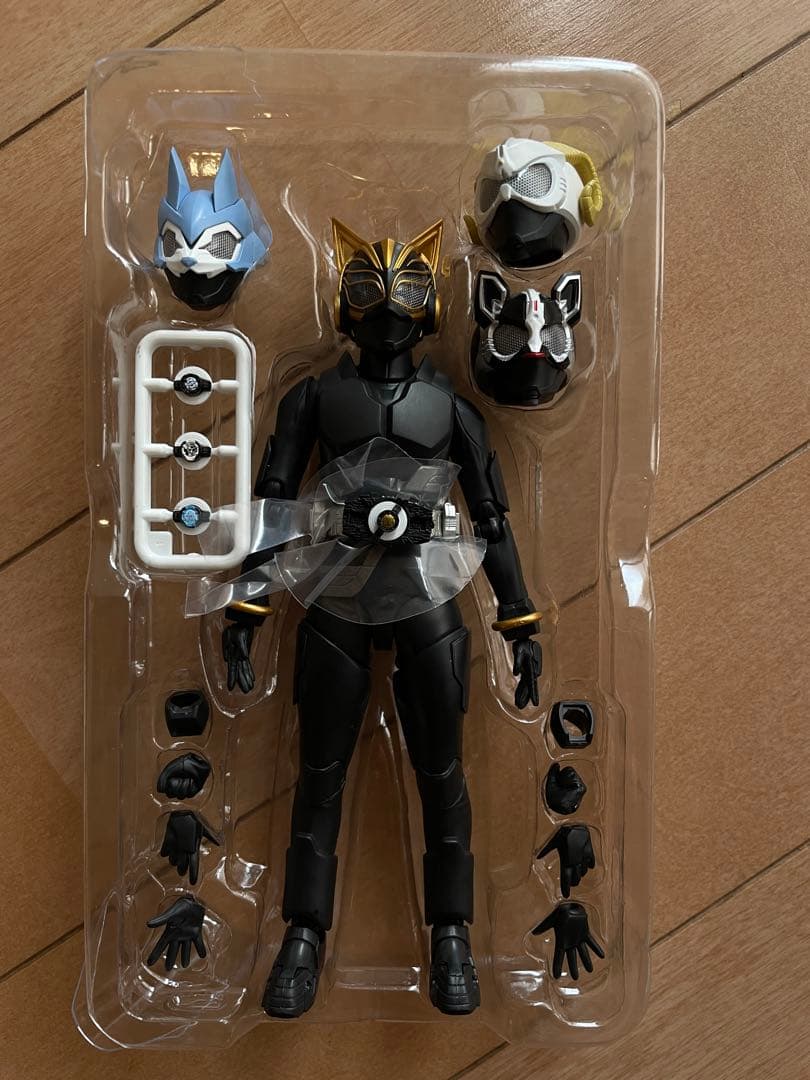 S.H.Figuarts 仮面ライダーナーゴ エントリーレイズフォーム