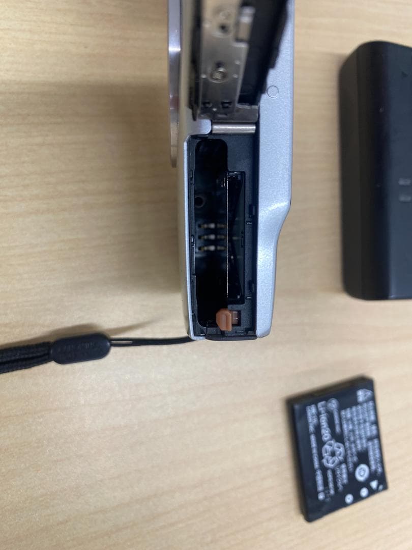 IXY 200　カメラ 【美品・現役稼働中】