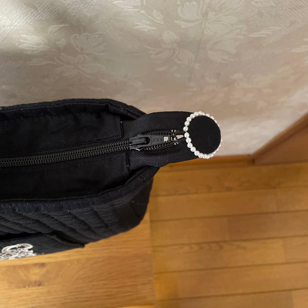 大きなレースモラ刺繍のバッグ