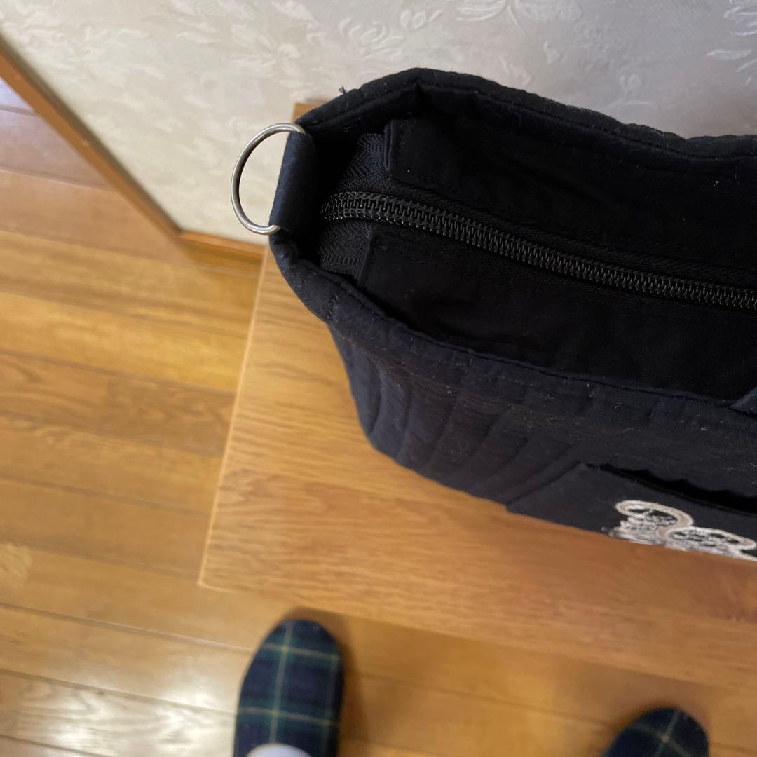 大きなレースモラ刺繍のバッグ