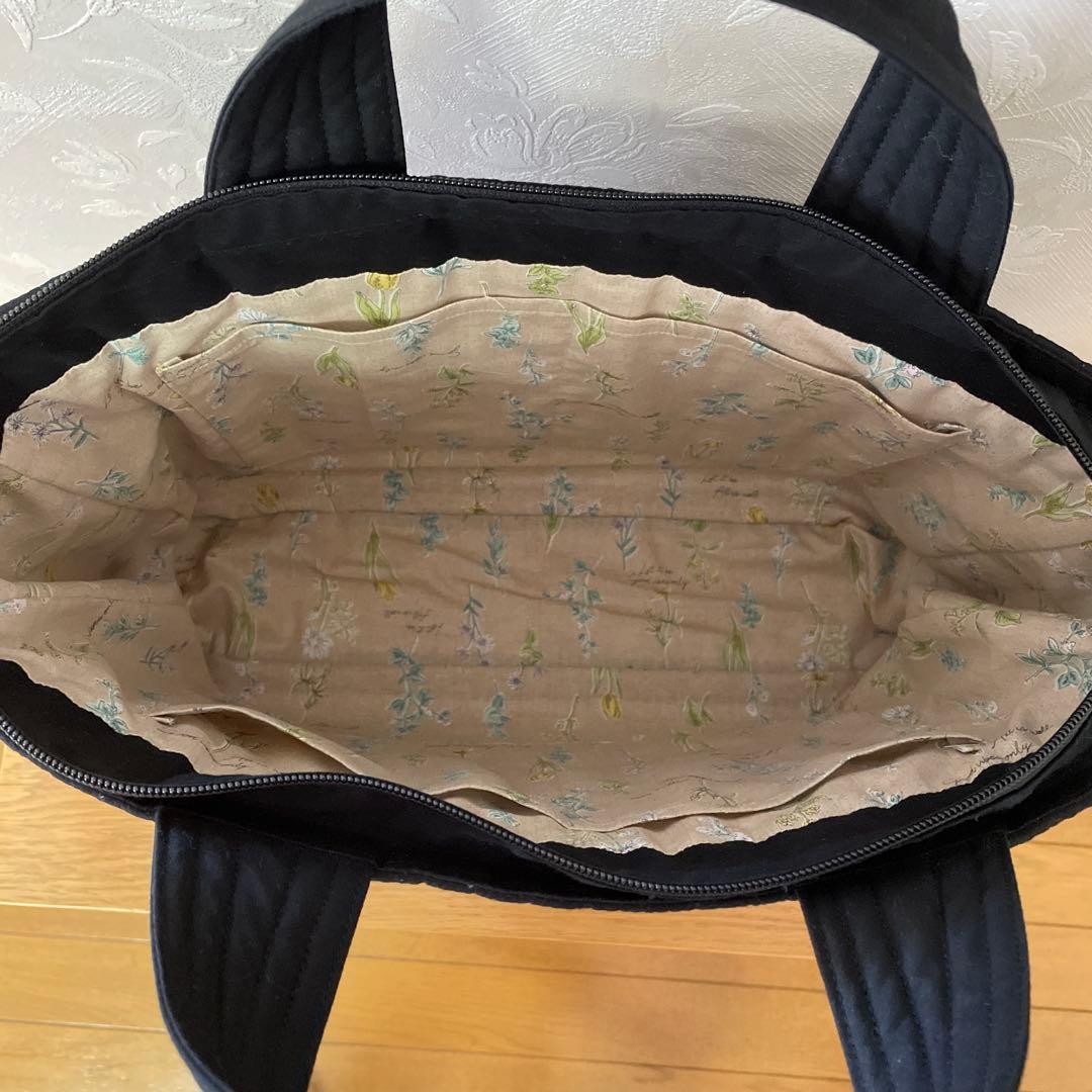 大きなレースモラ刺繍のバッグ