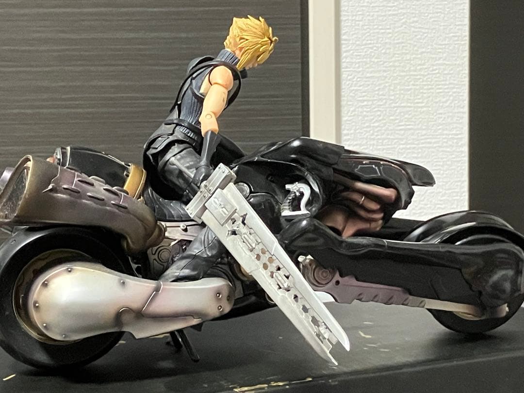 ファイナルファンタジー7　クラウド＆フェンリル　フィギュア