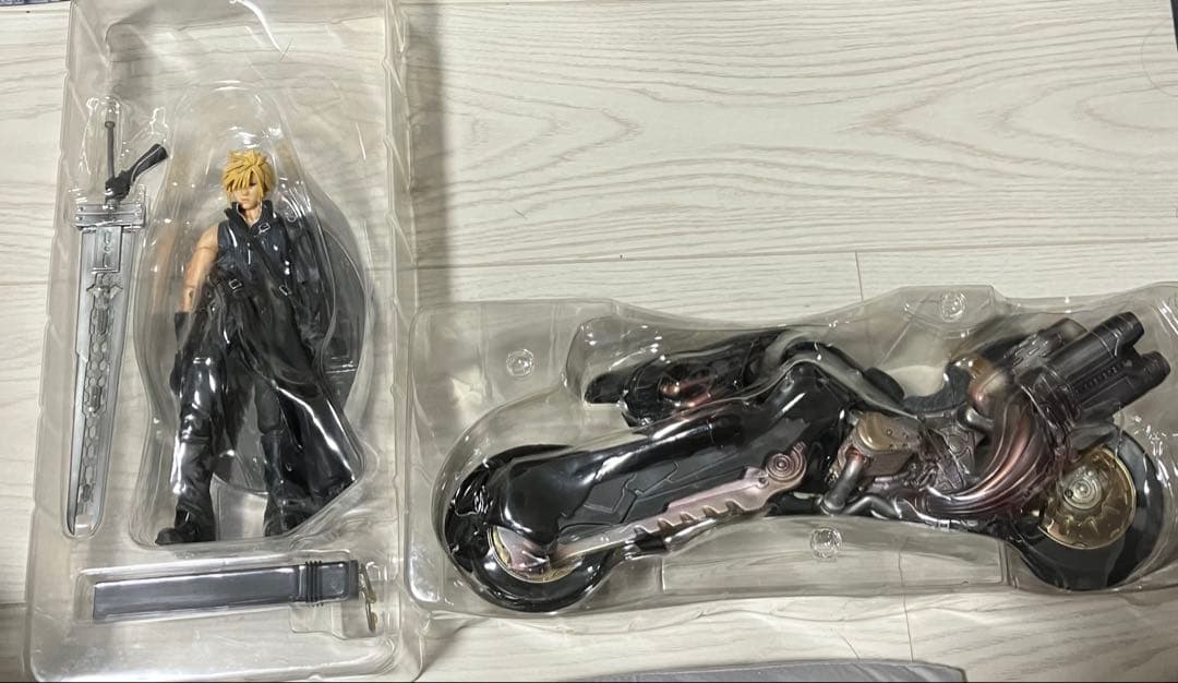 ファイナルファンタジー7　クラウド＆フェンリル　フィギュア
