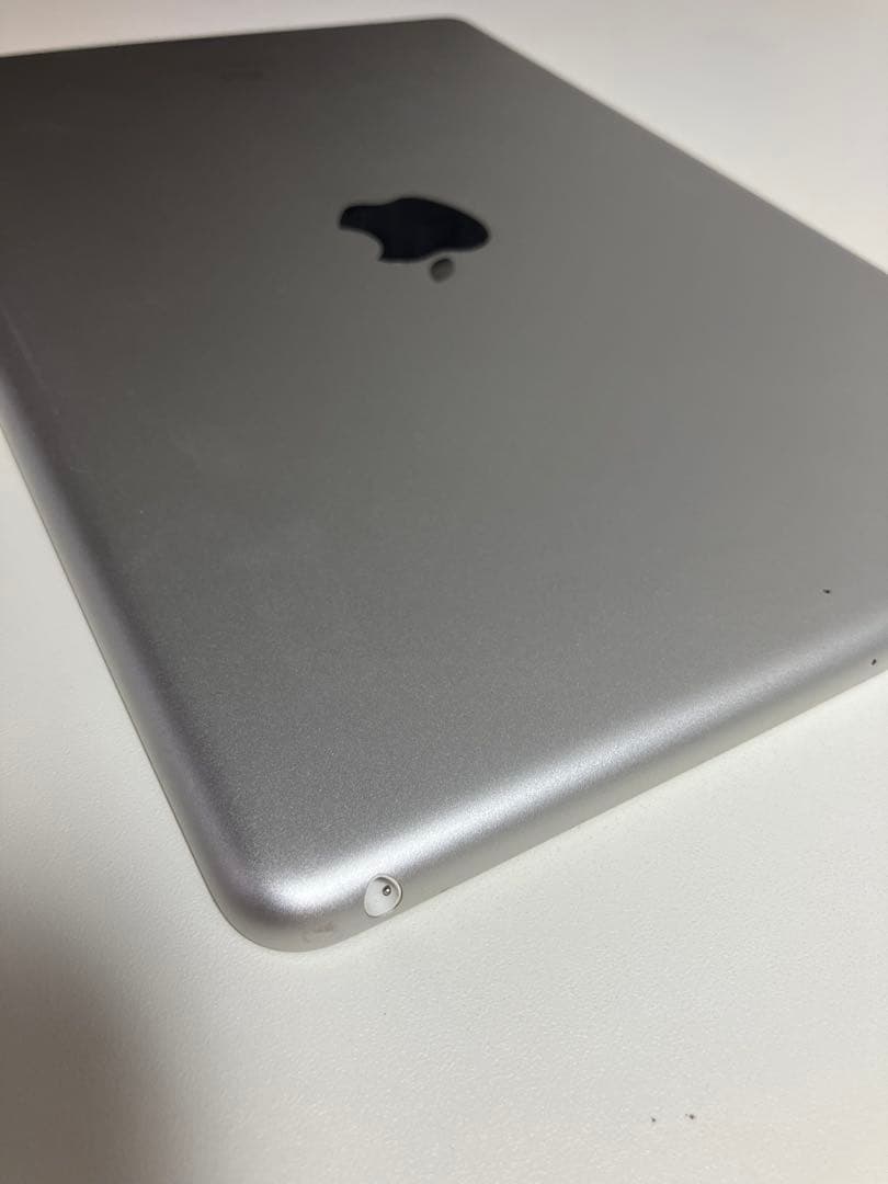 iPad 第8世代 32GB Wi-Fi MYLA2J/A(やや難あり)