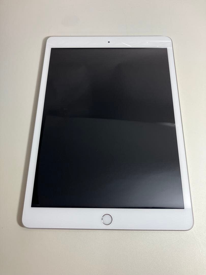 iPad 第8世代 32GB Wi-Fi MYLA2J/A(やや難あり)