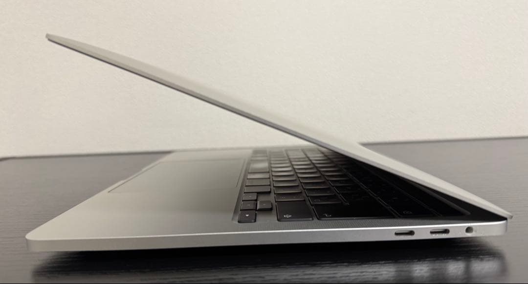 MacBook Pro13 2020 i7 32GB 1TB 充放電123回