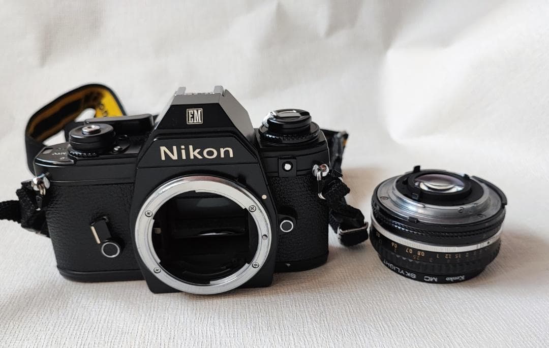 Nikon EM レンズ２本付き　動作品　フィルムカメラ