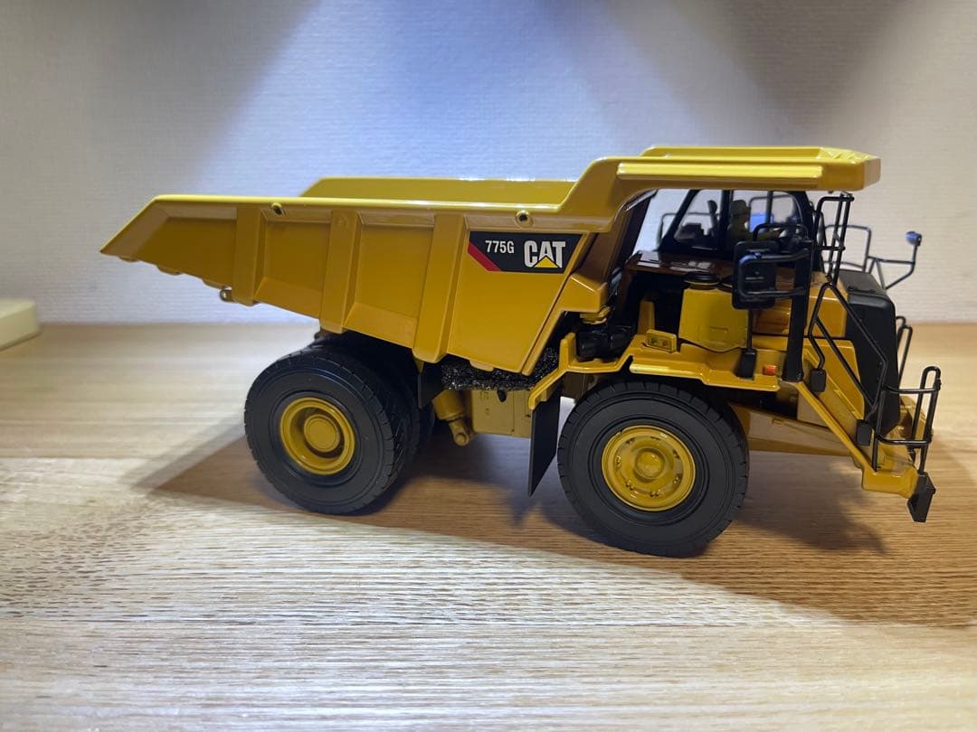 キャタピラー　CAT 775 OFF-HIGHWAY TRUCK