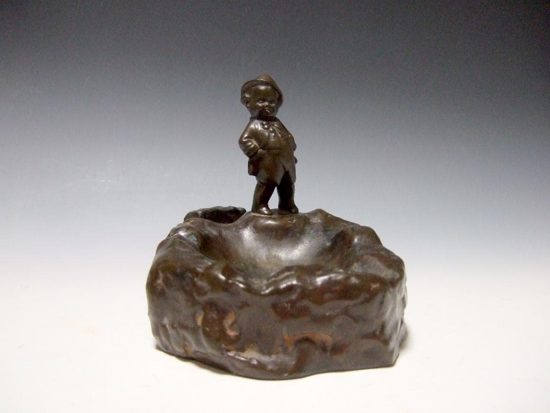 ブロンズ 銅製 灰皿 人形 在銘 / アクセサリー置き 小物置き