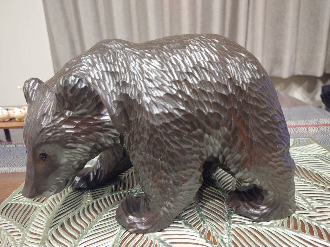 ★珍品★　優しい顔つきは八雲っぽいが横木取り　北海道　木彫り　這い熊　吉作