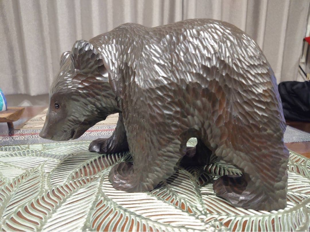 ★珍品★　優しい顔つきは八雲っぽいが横木取り　北海道　木彫り　這い熊　吉作