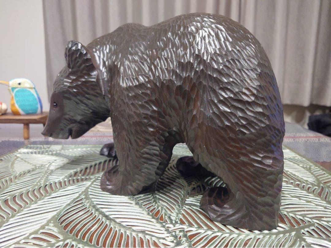 ★珍品★　優しい顔つきは八雲っぽいが横木取り　北海道　木彫り　這い熊　吉作