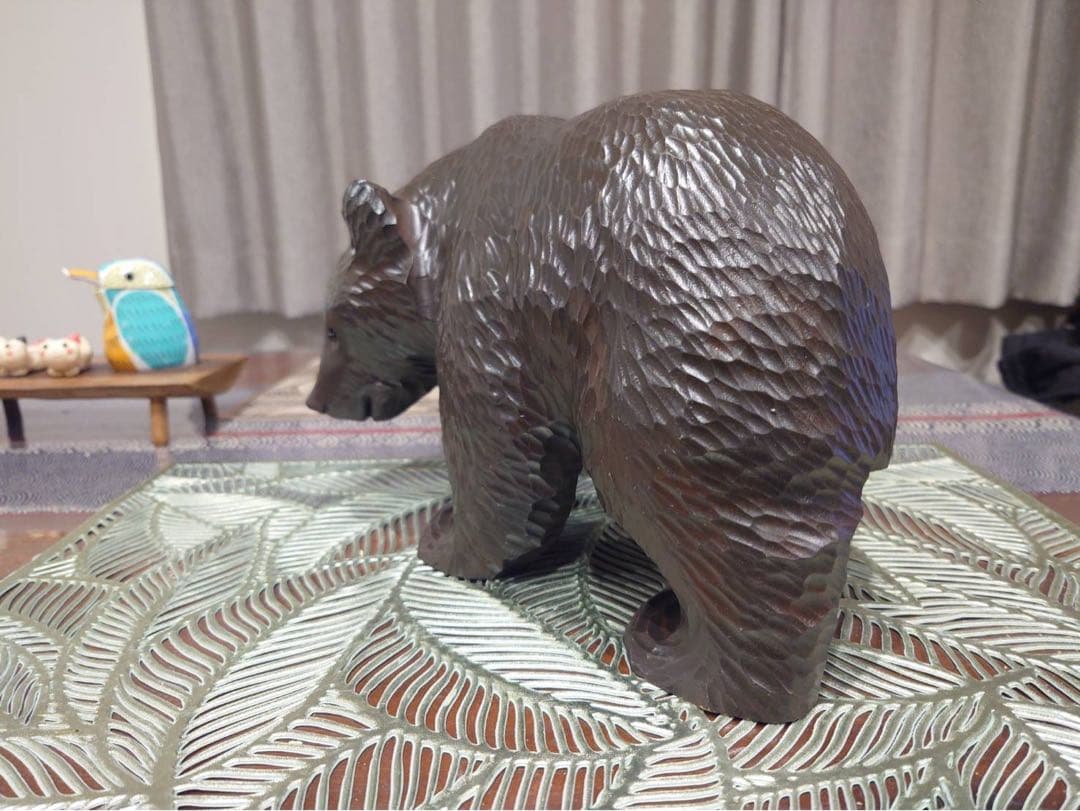 ★珍品★　優しい顔つきは八雲っぽいが横木取り　北海道　木彫り　這い熊　吉作
