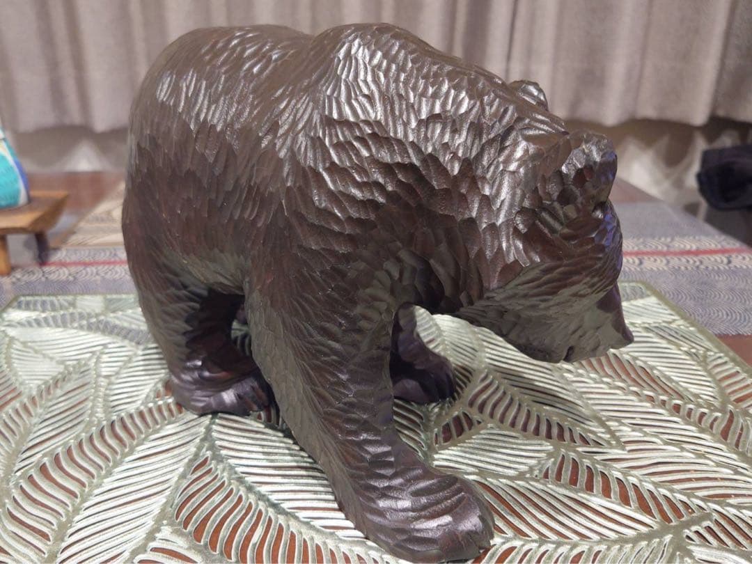 ★珍品★　優しい顔つきは八雲っぽいが横木取り　北海道　木彫り　這い熊　吉作