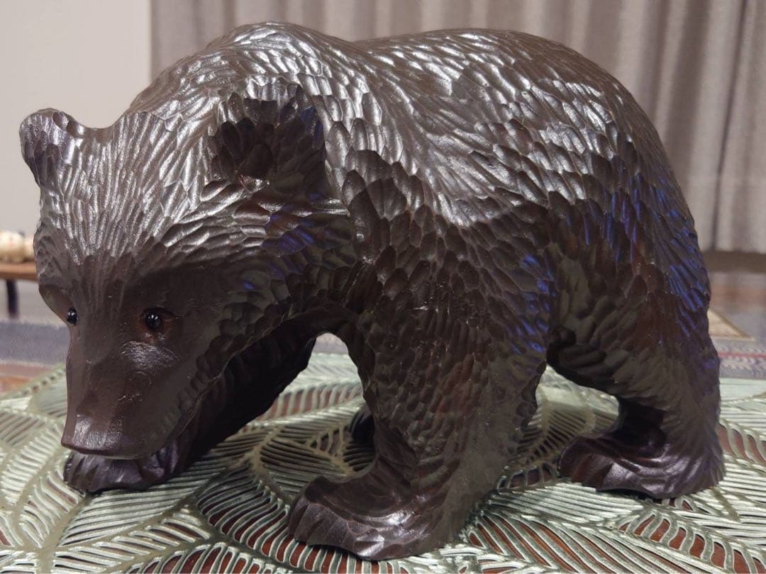 ★珍品★　優しい顔つきは八雲っぽいが横木取り　北海道　木彫り　這い熊　吉作