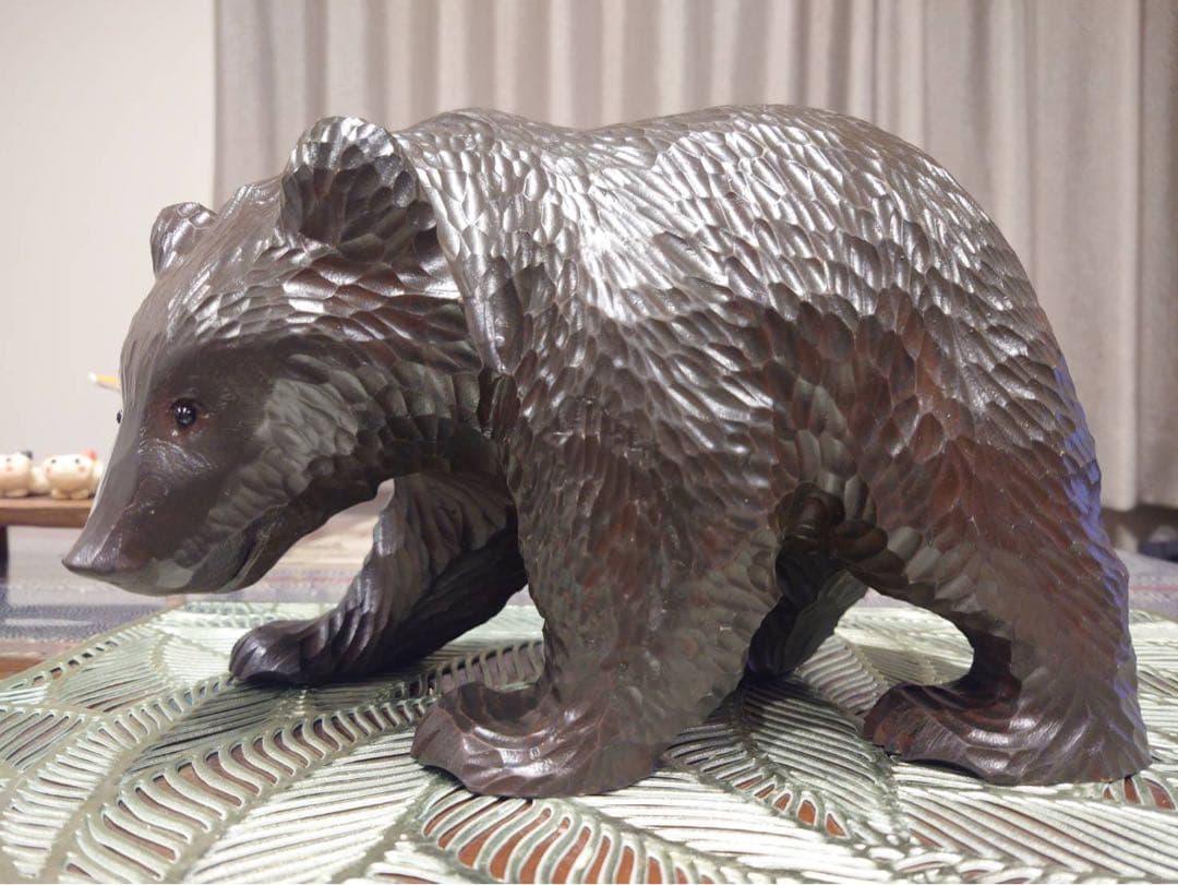 ★珍品★　優しい顔つきは八雲っぽいが横木取り　北海道　木彫り　這い熊　吉作