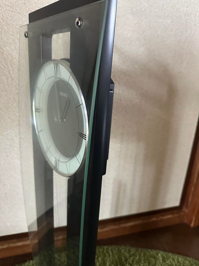 SEIKO モダン掛け時計 ガラス・金属