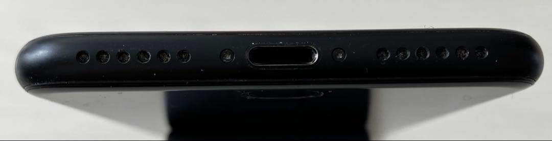 【新品バッテリー交換済】iPhone7 128GB ブラック docomo