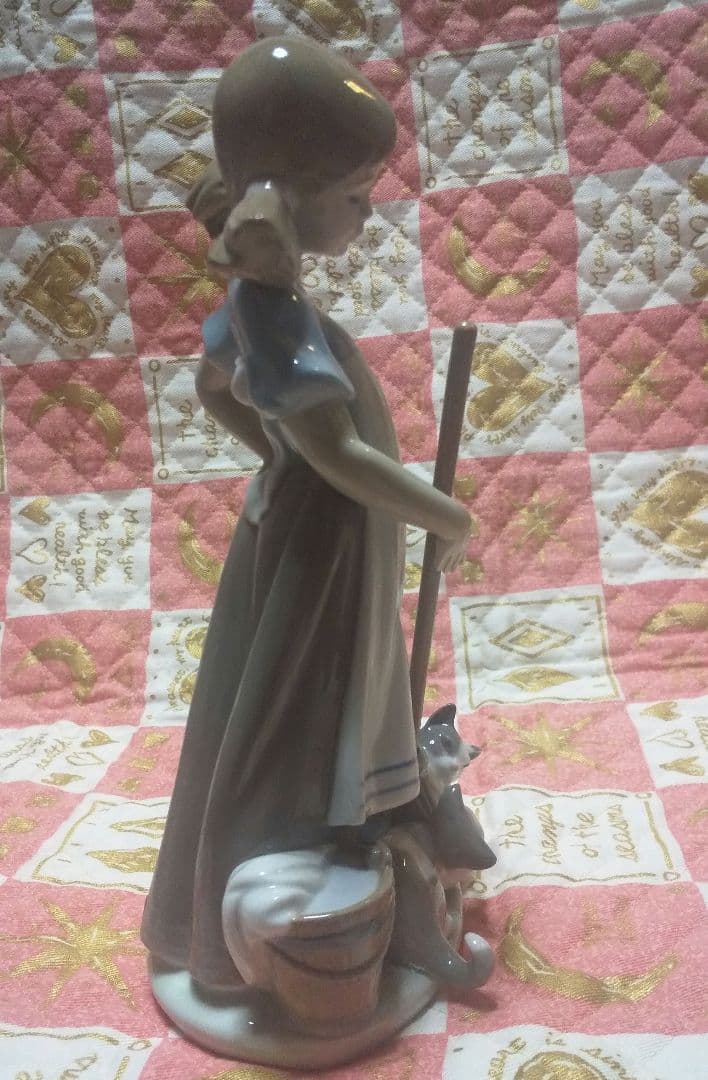 リヤドロLLADRO 「いたずらな仔猫」