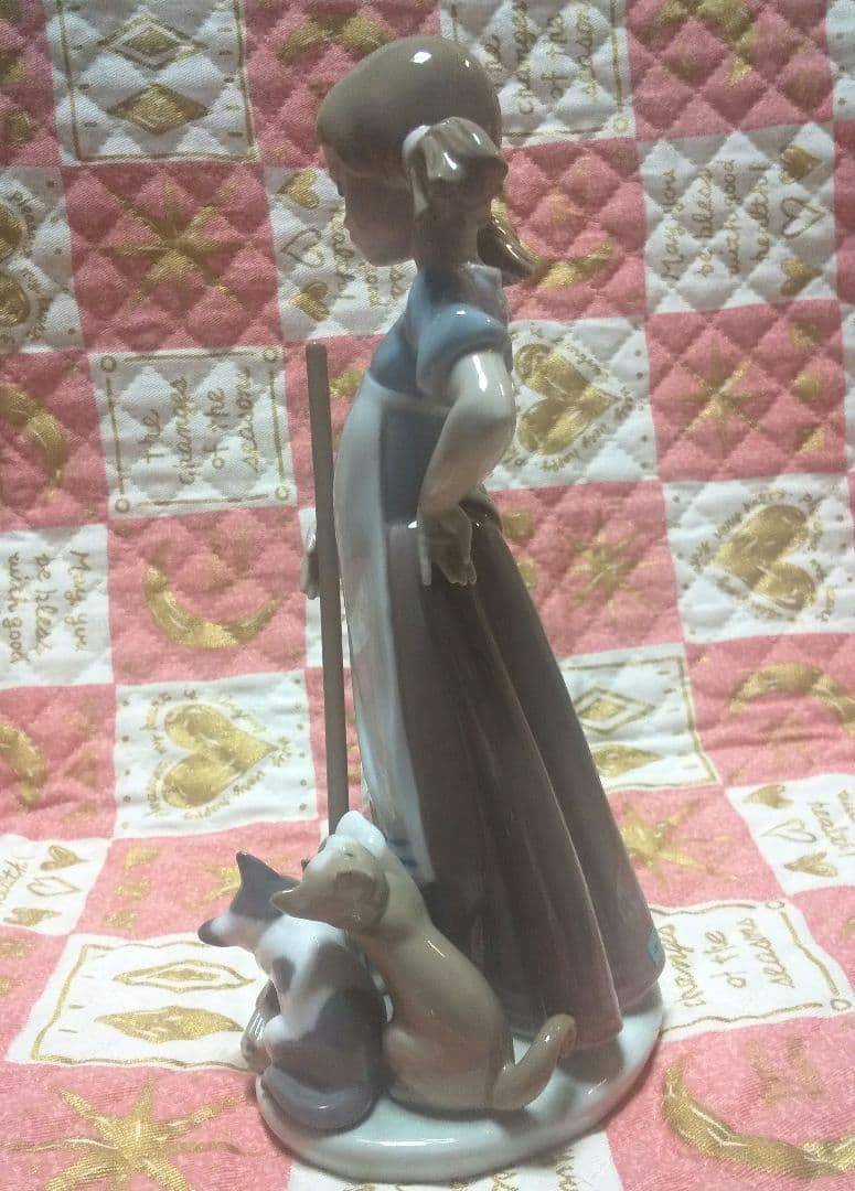 リヤドロLLADRO 「いたずらな仔猫」