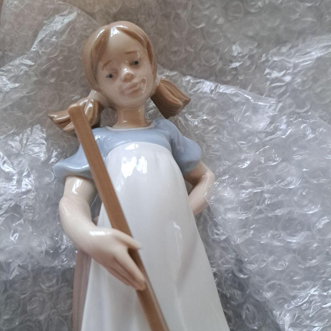 リヤドロLLADRO 「いたずらな仔猫」